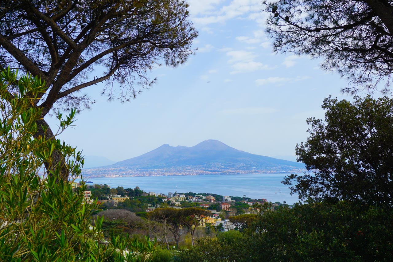 Il Vesuvio dal Parco Virgiliano di Napoli