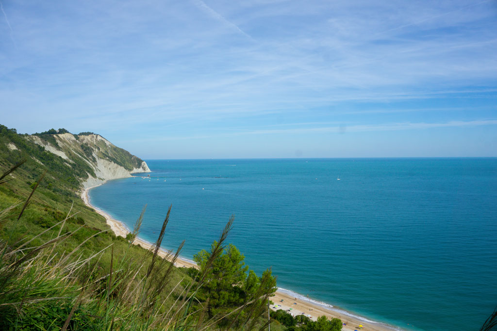 spiaggia mezzavalle ancona