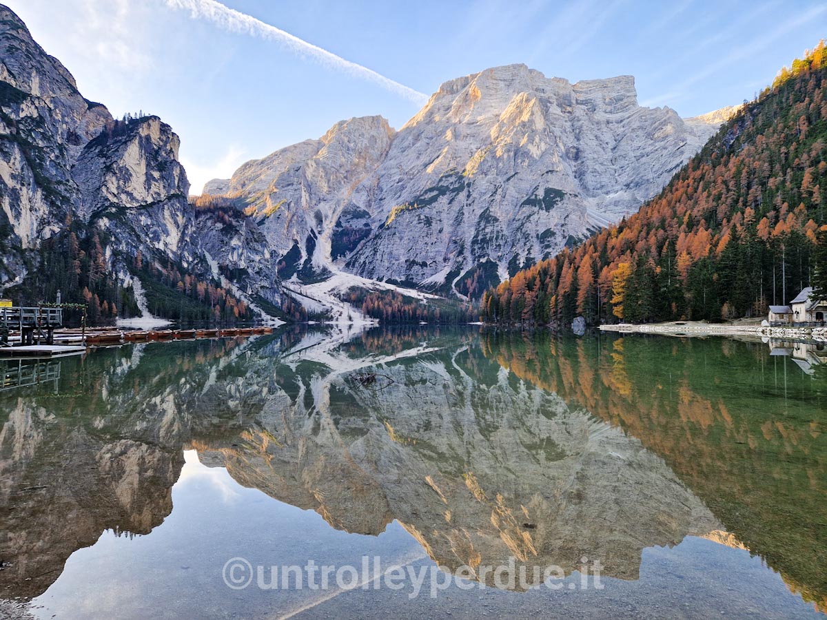 lago di braies in autunno