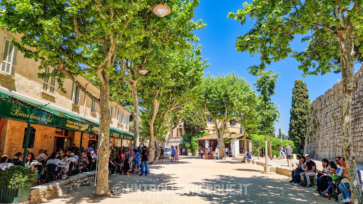 place de gaulle saint paul de vence