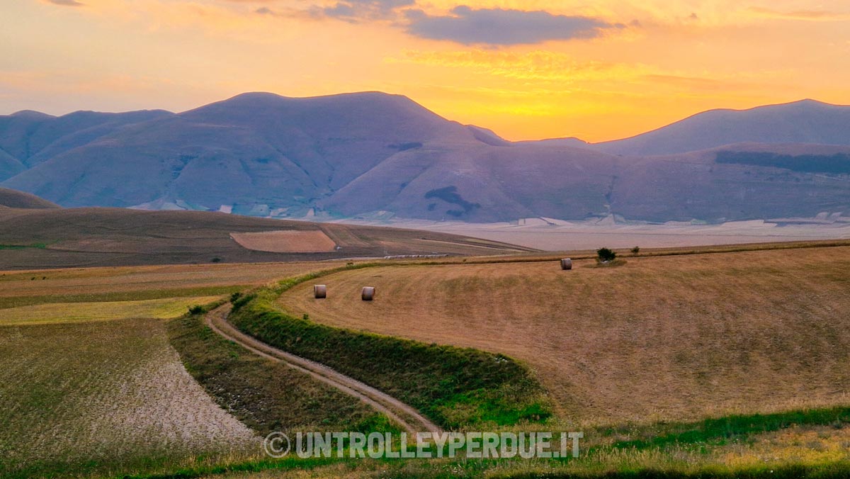 tramonto a castelluccio di norcia
