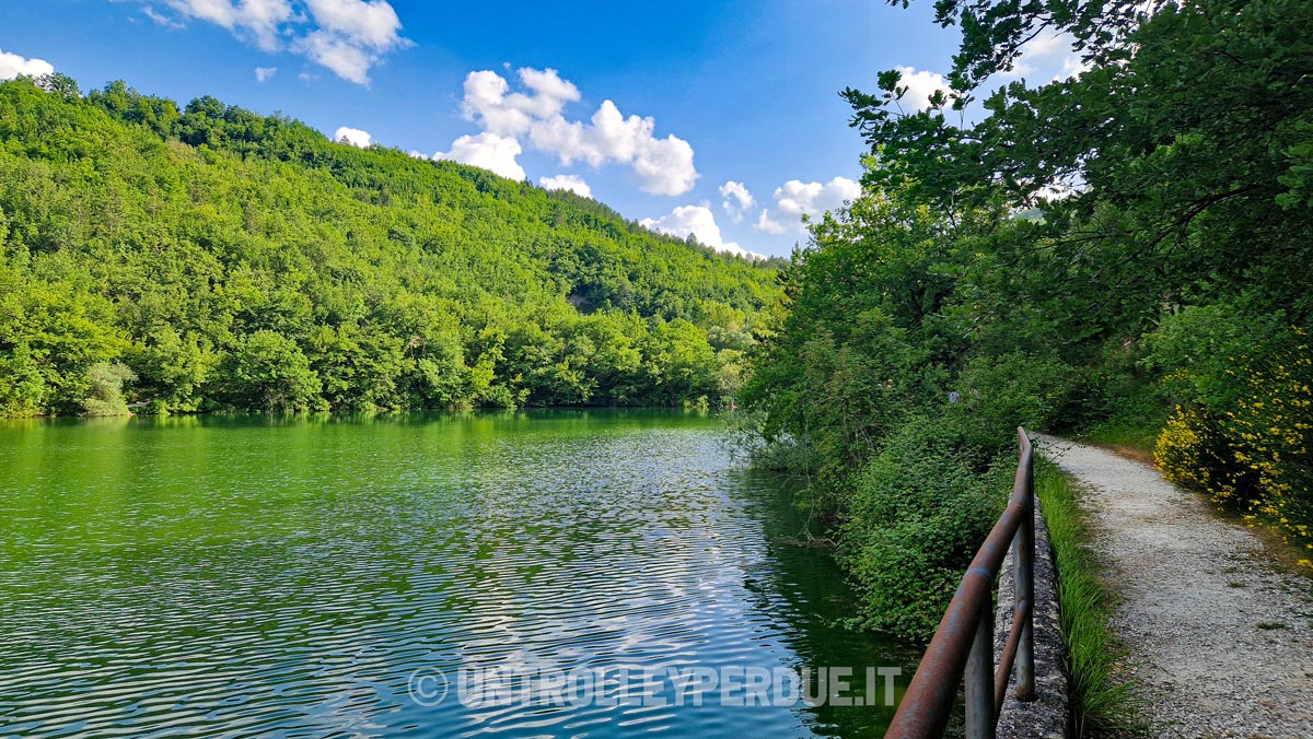cosa vedere vicino a colfiorito lago di boccafornace