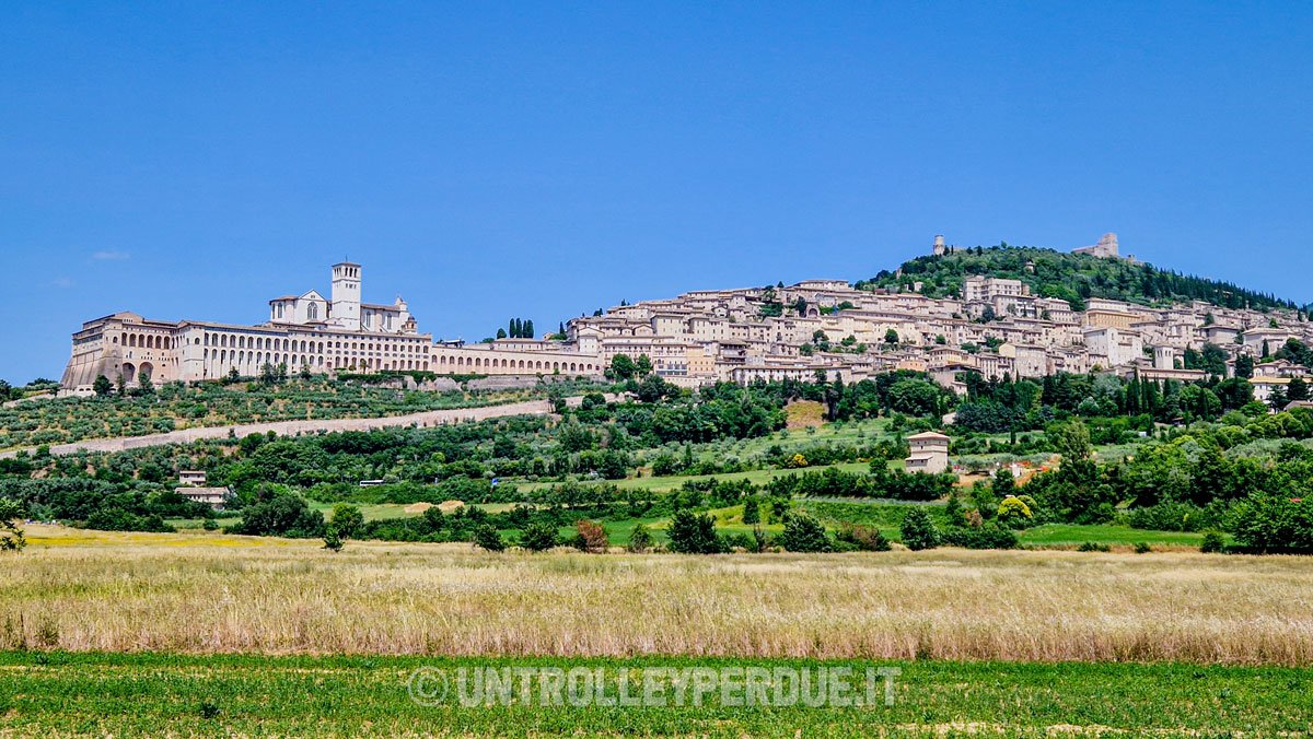 veduta di assisi tra le cose da vedere in umbria in 4 giorni